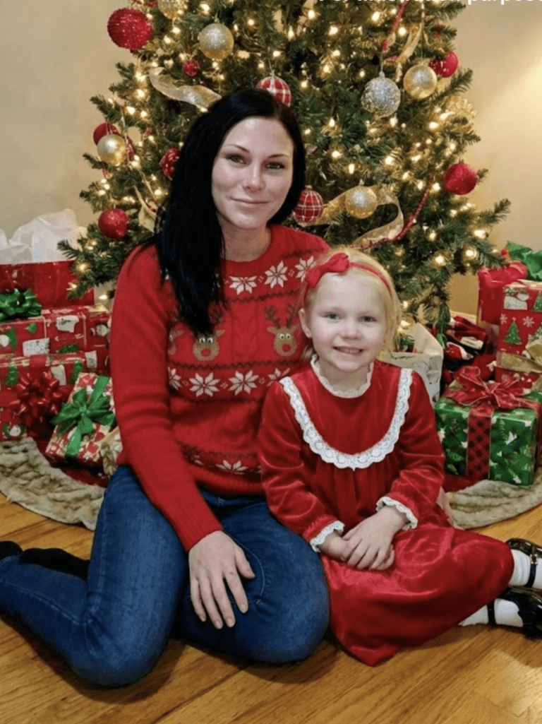 chrismas-mother-daughter