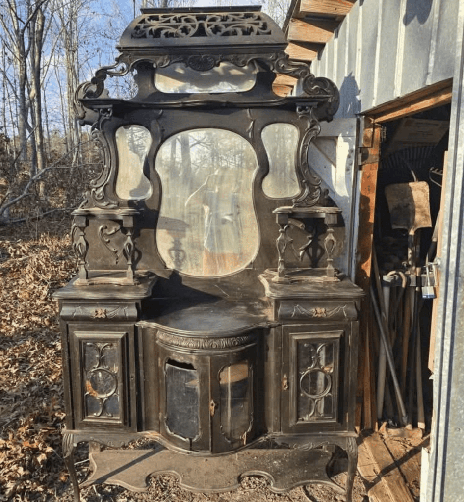 I Found This Hidden in My Grandparents’ Shed — Turns Out It’s a Rare…