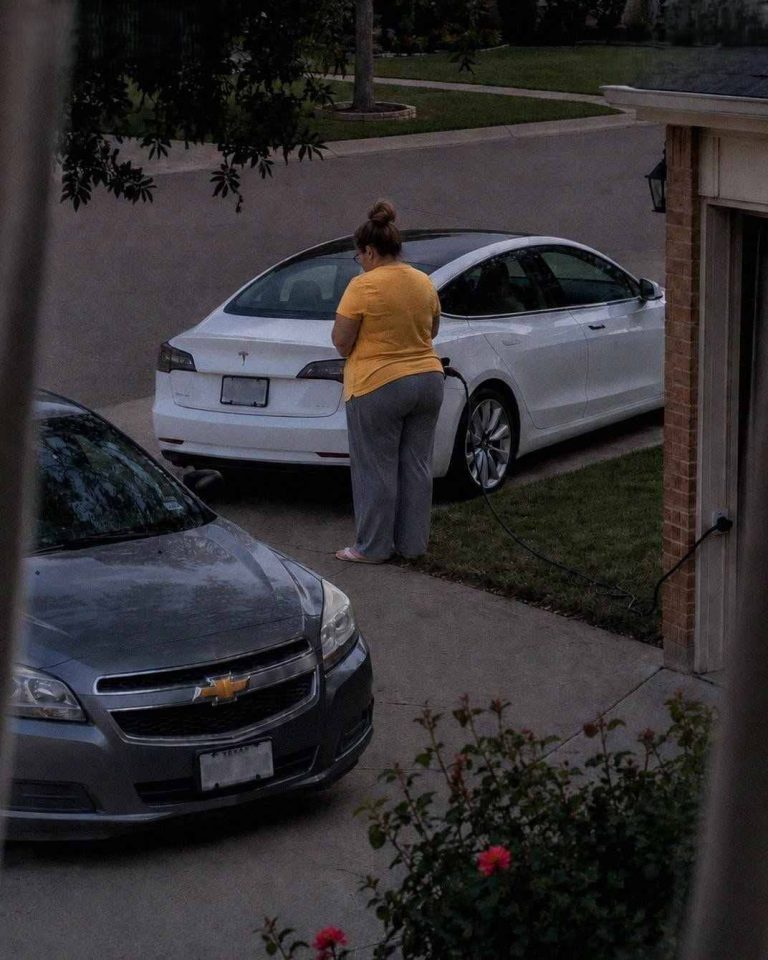 secretneighboorelectriccharging (1)